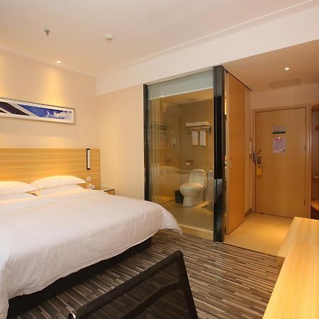 City Comfort Inn Yongtai Subway Station Гуанчжоу Екстер'єр фото